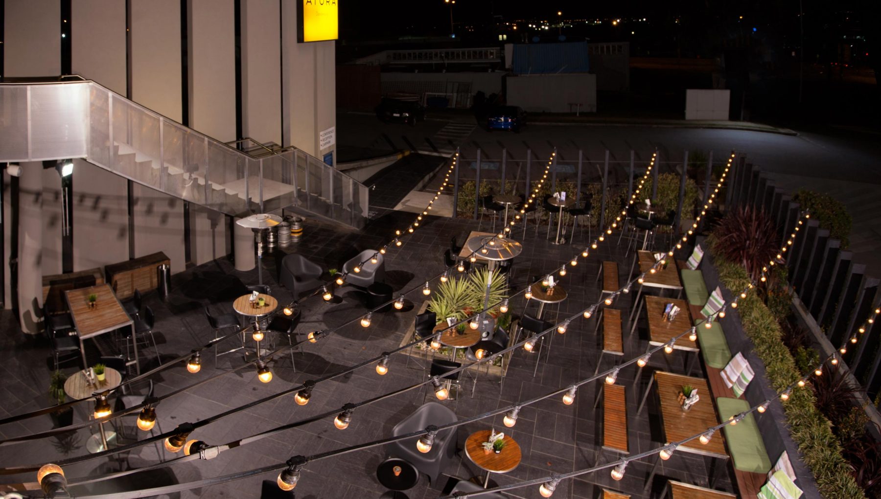 Atura Dandenong - Browntsone Brewery Outside Area
