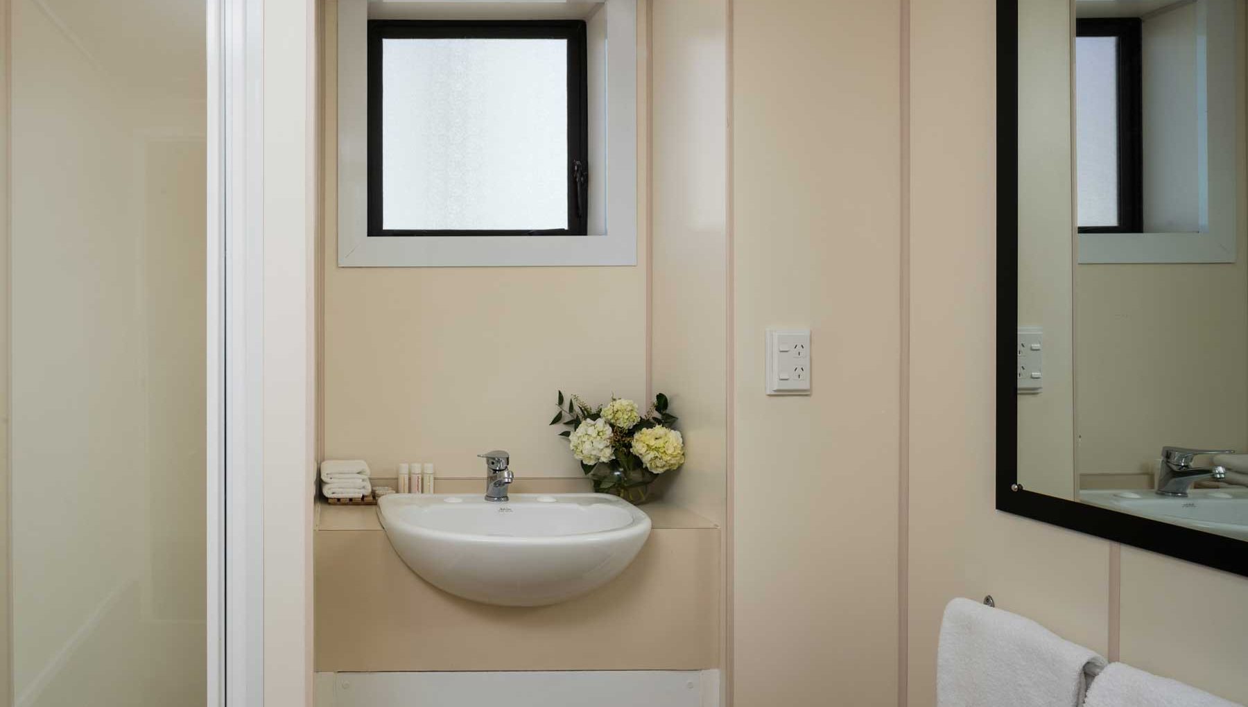 Superior Suite - Bathroom - Atura Wellington