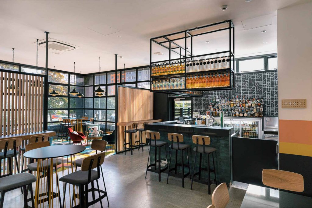 Frankie's Bar - Bar and Seats - Atura Wellington