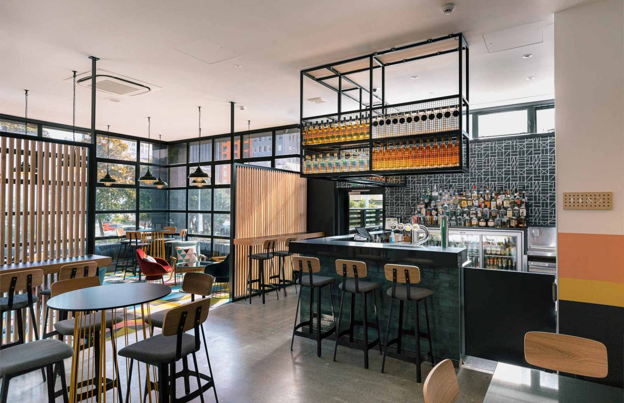 Frankie's Bar - Bar and Seats - Atura Wellington