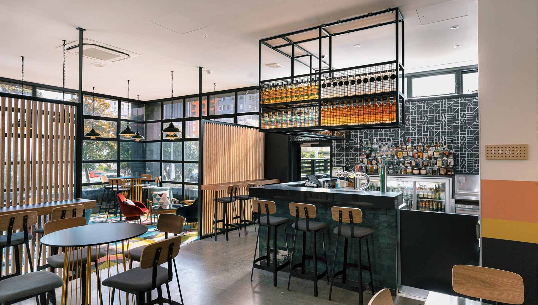 Frankie's Bar - Bar and Seats - Atura Wellington