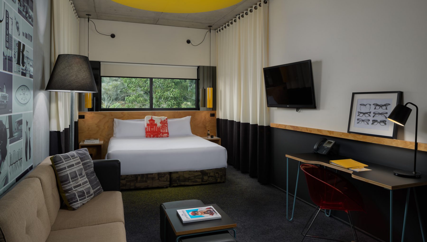 atura blacktown guest room